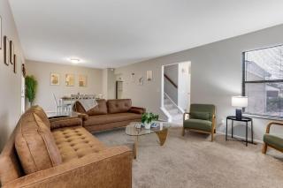 Modern 2BR Duplex in Gahanna Near Easton Airpor - 4