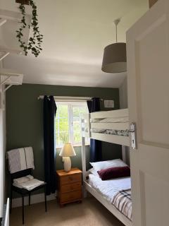 Entire home 2 Bed home 15 mins City and Airport Full kitchen Newly decorated bedroom - 6
