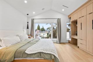 Elegant 3BD Luxury Home w Outdoor Lounge - 4