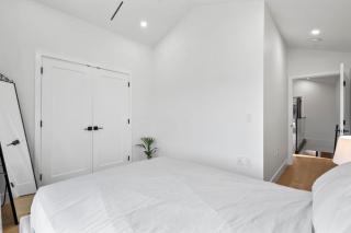 Elegant 3BD Luxury Home w Outdoor Lounge - 2