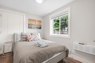 Modern 3BR Lane House Vancouver - 8