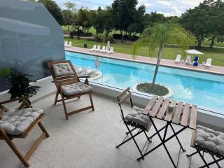 Stylish 1BR, Private Beach, Free Airport Pickup - 9