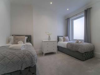 Luxury Seafront Villa for 12 with Ocean Views - 1
