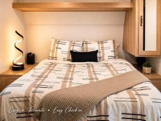Cozy Private RV Near Universal Studios - Easy Check-in - 0