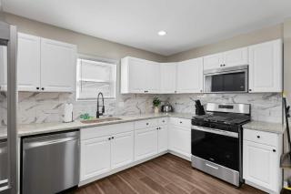 Bright and Cozy 3BR Retreat Near Downtown Columbus - 1