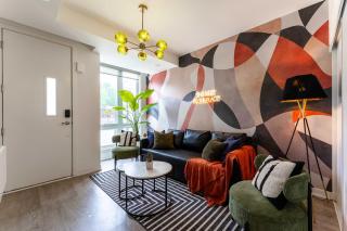 Spacious 3BR Near Yorkdale Mall, Family-Friendly, Free Parking - 0