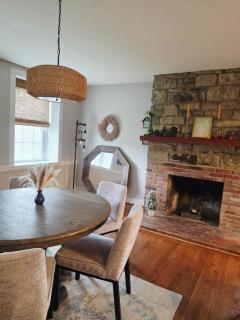 The Blue Jay Reserve - 7 Acres retreat with Pool, Pickleball, and Hot Tub - 4