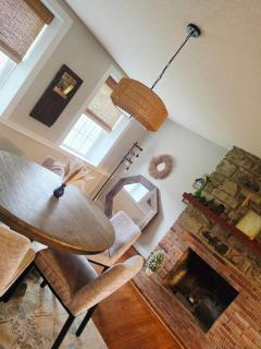 The Blue Jay Reserve - 7 Acres retreat with Pool, Pickleball, and Hot Tub - 2