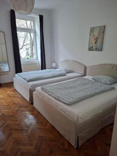 Cosy Apartment with Park View - 1