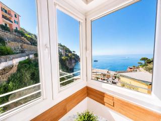 Vertigini Suites, Il Rifugio dell Amore per SOLE COPPIE , A 50m dalla Stazione e dalla Via dell Amore con Vista Mare e Intimità Appagante - 7