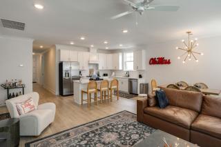 2 Mi to Dtwn! Newly Built Oxford Retreat w/ Porch - 5