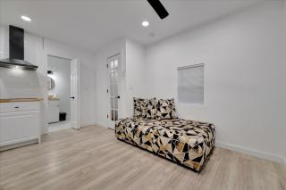 Spacious Studio just 10 Mins to St Pete Beach - 1