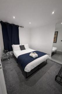 Modern 2 Bed with Private Garden Central London - 1