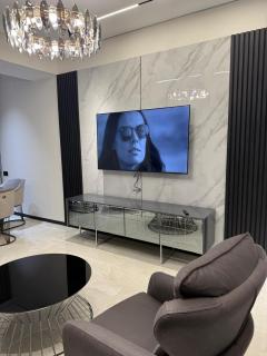 Luxury 2BR Apartment with City View&2Baths - 0