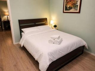 Cozy 3BR Suite Near Airport & Canada Line - 7