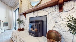 Snowflower 3 Remodeled and Modern, Private Washer Dryer with Fireplace - 3