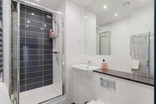 Bright 3BDR Canalside Flat in Hackney - 5