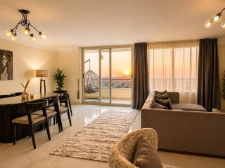 Luxury Maadi 3BR Nile View Stays Jacuzzi in Some Units - 2