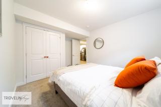 Private Suite near West Edmonton Mall with Full Kitchen, Game Lounge & In-Suite Laundry - 5