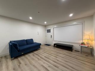 Vancouver Downtown Apartment - Walk to Skytrain, BC Place, Rogers Arena, Free St Parking - 3