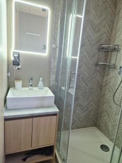 Cosy Mobile Home - 5