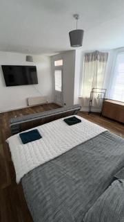 Family Room 5 minute walk from Herne Bay beach - 2