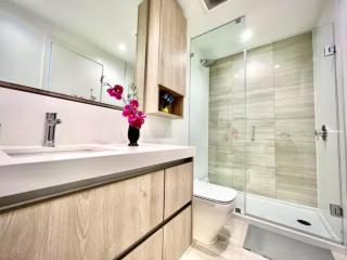 Super convenient 1B1B close to skytrain and metrotown - 4