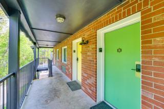Cozy Couples Getaway! 1 Mi to Dtwn Eureka Springs - 8