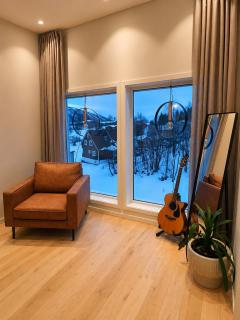 Cozy 3-Bedroom Home Near Tromsø Center & Northern Lights - 4