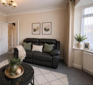 3 Bedroom House with Parking Bradford near Pudsey - 9