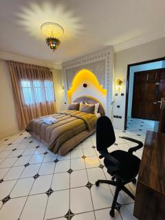 Luxury Beach View Aprt - Newly Renovated - WiFi - Desk - 0