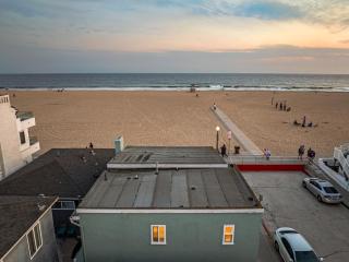 Beachfront Luxury at Newport Beach Oceanfront Pearl - 4
