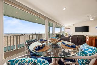 Beachfront Luxury at Newport Beach Oceanfront Pearl - 3