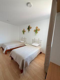 Dpto familiar moderno 2do piso - 2 Hab - 3 camas - wifi - lavadora - 3