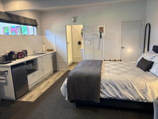 Self Contained gem in the country, near to town - 3