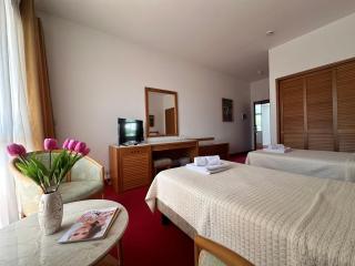 Chateau Linza Resort - 1