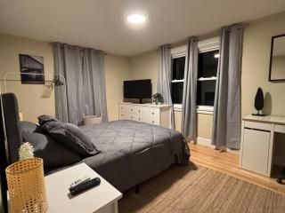 Modern 3 Bedroom with Parking in Boston - 2