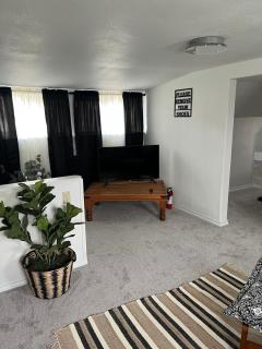 Historic Coastal Cottage 3 Bedroom in Coquille - 2