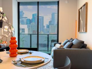 F603 Orange Century Modern 1BR plus Den with Balcony and Pool in Downtown Miami - 4