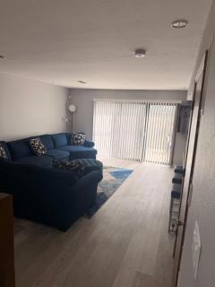 2 Story Sanctuary - 5 mins from Stadiums - 3