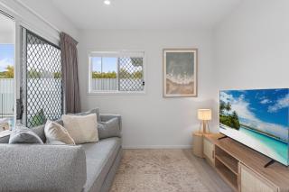 Stylish Family Retreat - Pet Friendly, Beach, Pool - 8