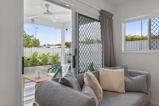 Stylish Family Retreat - Pet Friendly, Beach, Pool - 4