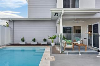Stylish Family Retreat - Pet Friendly, Beach, Pool - 6