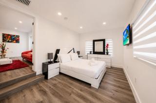 Modern Red Luxury Retreat w - Pool - Miami - 7