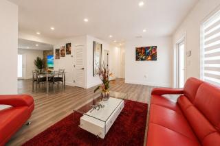 Modern Red Luxury Retreat w - Pool - Miami - 5