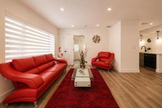 Modern Red Luxury Retreat w - Pool - Miami - 1
