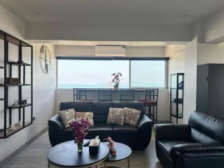 Beautiful 2-Bedroom Apartment with Pratamnak Sea View - 0