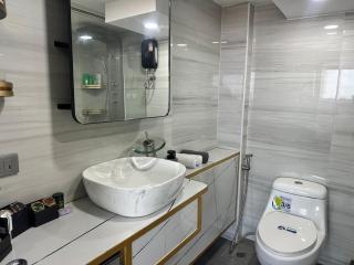 Beautiful 2-Bedroom Apartment with Pratamnak Sea View - 2