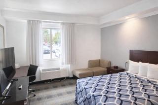Riverview Inn & Suites - 4
