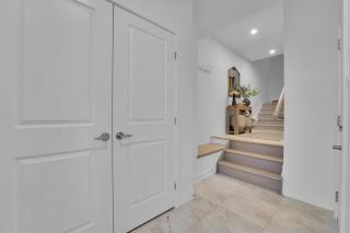 Modern 2BR Executive Stay, FREE WIFI, Parking - 6